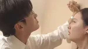 《逢迎》：欲望交织的职场困境，一场人性的深刻拷问